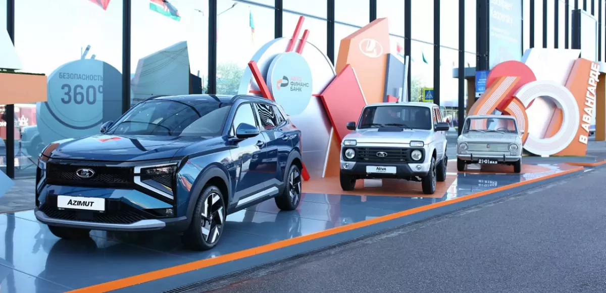 АВТОВАЗ показал обновленную Niva Legend, кроссовер Azimut и гоночные версии на ПМЭФ-2026
