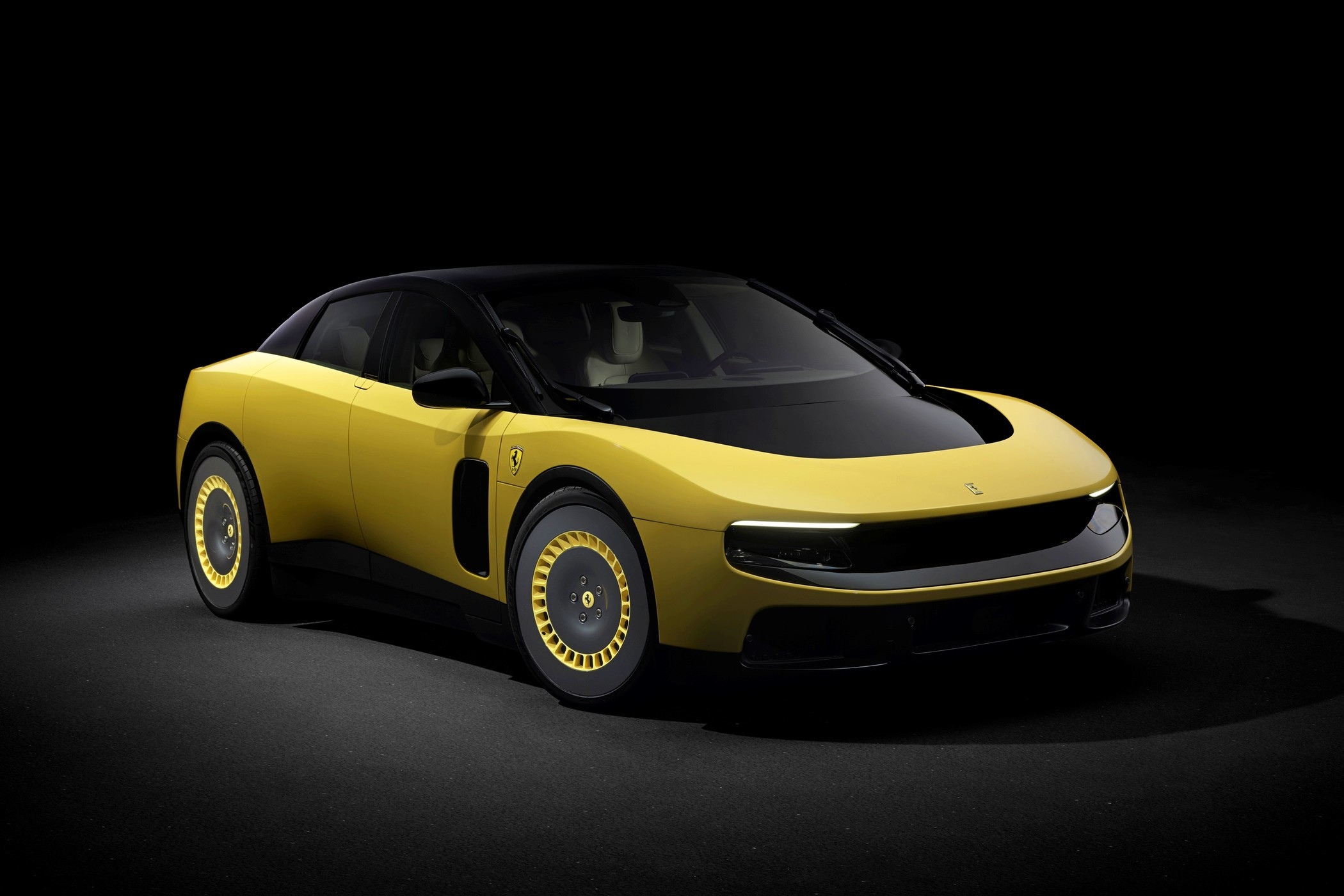 Ferrari Luce: электрический лифтбек с 4 моторами и разгоном до сотни за 2,5 с