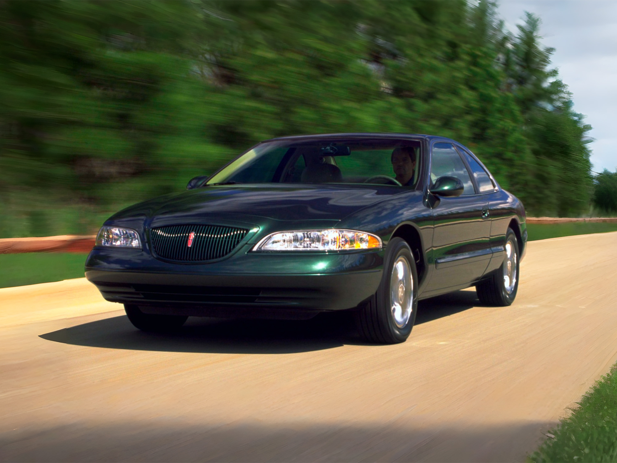 Lincoln Mark VIII: история американского купе с аэродинамикой и V8