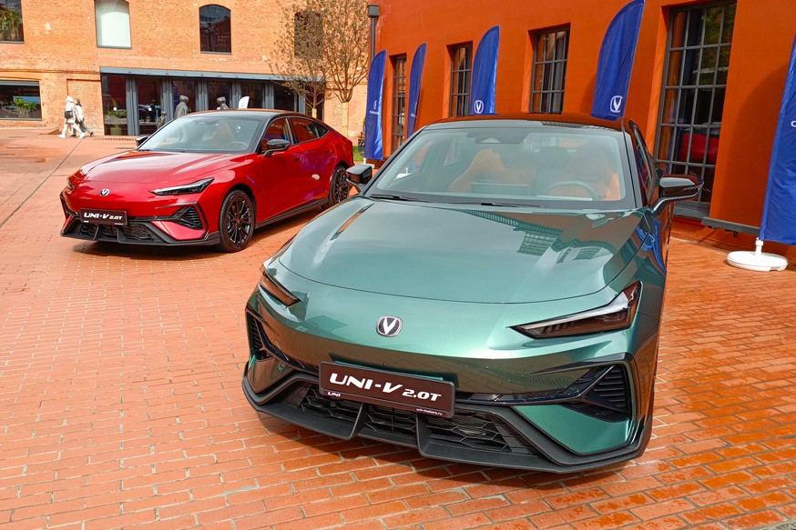 В России назвали цену лифтбека Changan Uni-V с мотором 2.0T